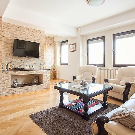 White Apartment Skopje Esterno foto