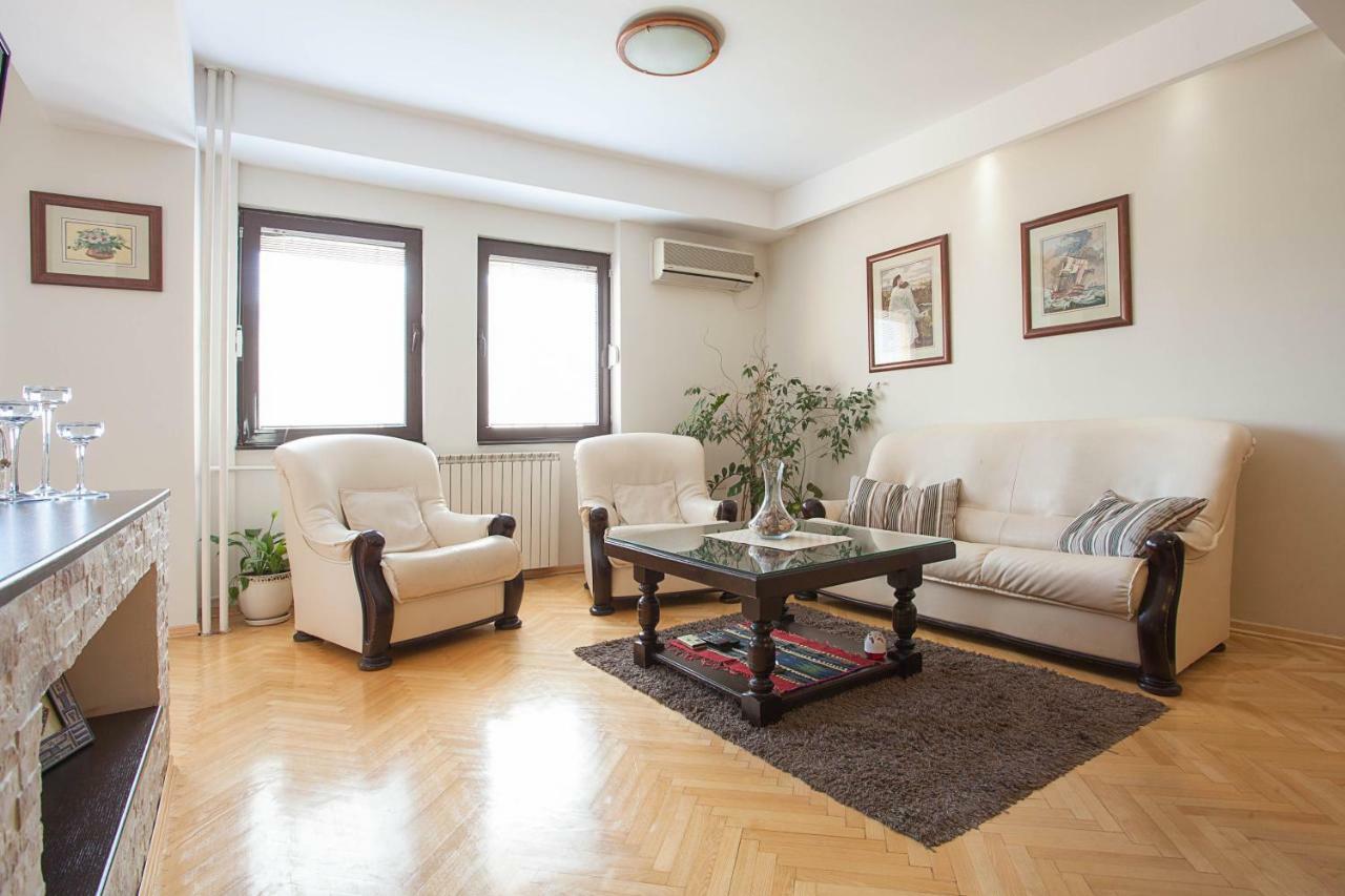 White Apartment Skopje Esterno foto