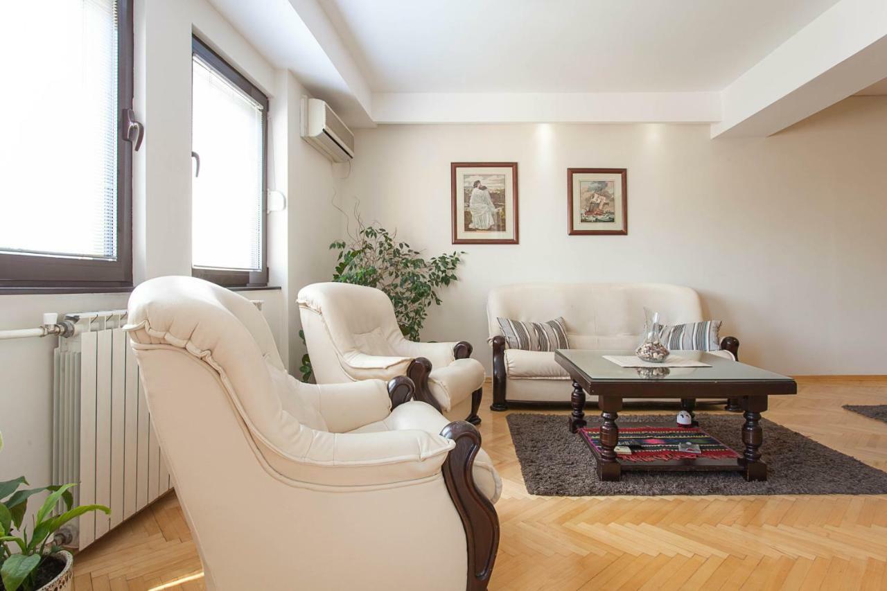 White Apartment Skopje Esterno foto